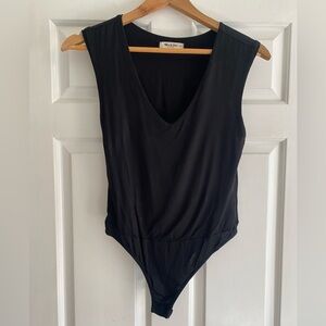 Mikey & Joey Women’s Black V-Neck Bodysuit Size M